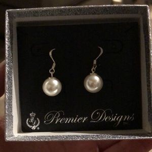 Premier Designs earrings